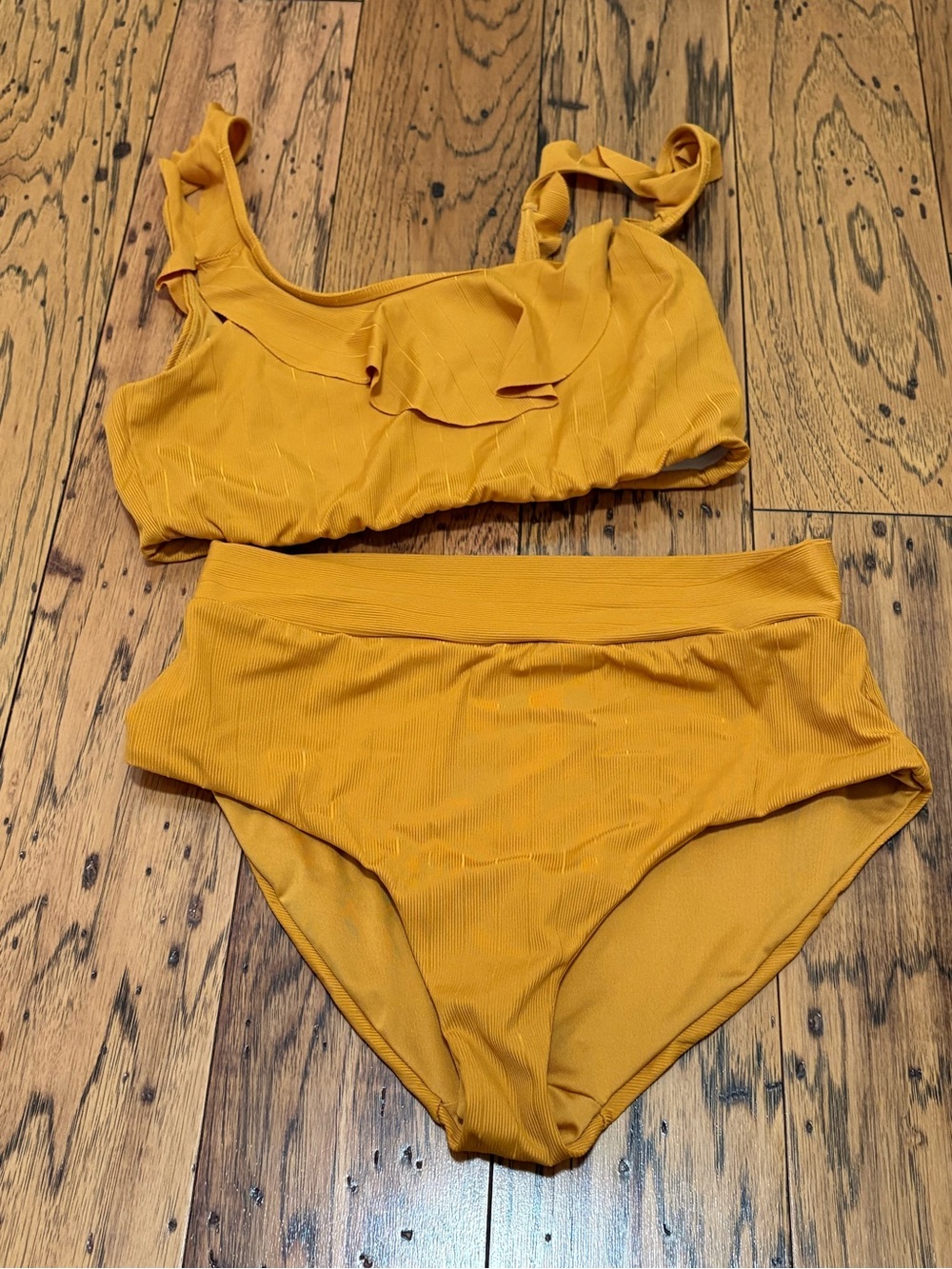 Senita Athletics Ruffle Ribbed Bikini Size Medium